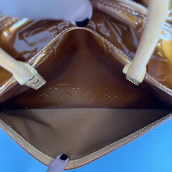 Louis Vuitton Monogram Vernis Handbag - Picture 8 of 15